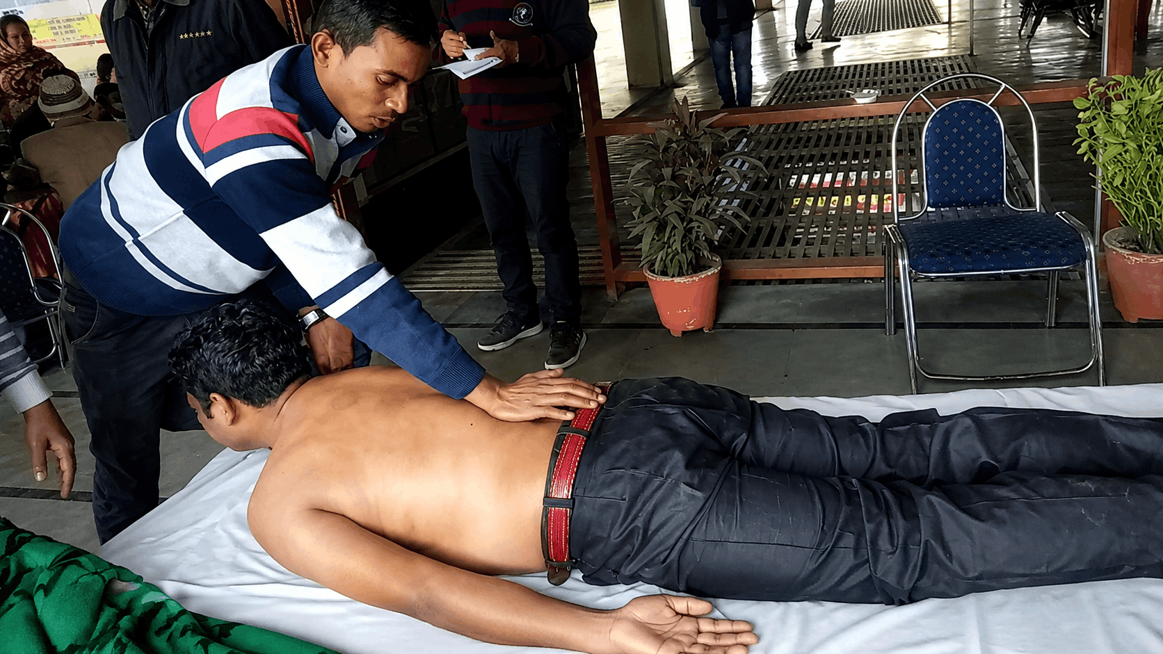 Back Pain Management: Insights from Dr. Manish Yadav’s Team